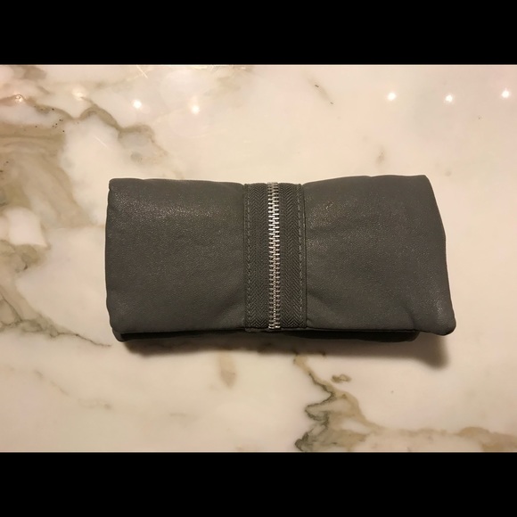 Faux Leather Ruched wallet - Picture 2 of 5
